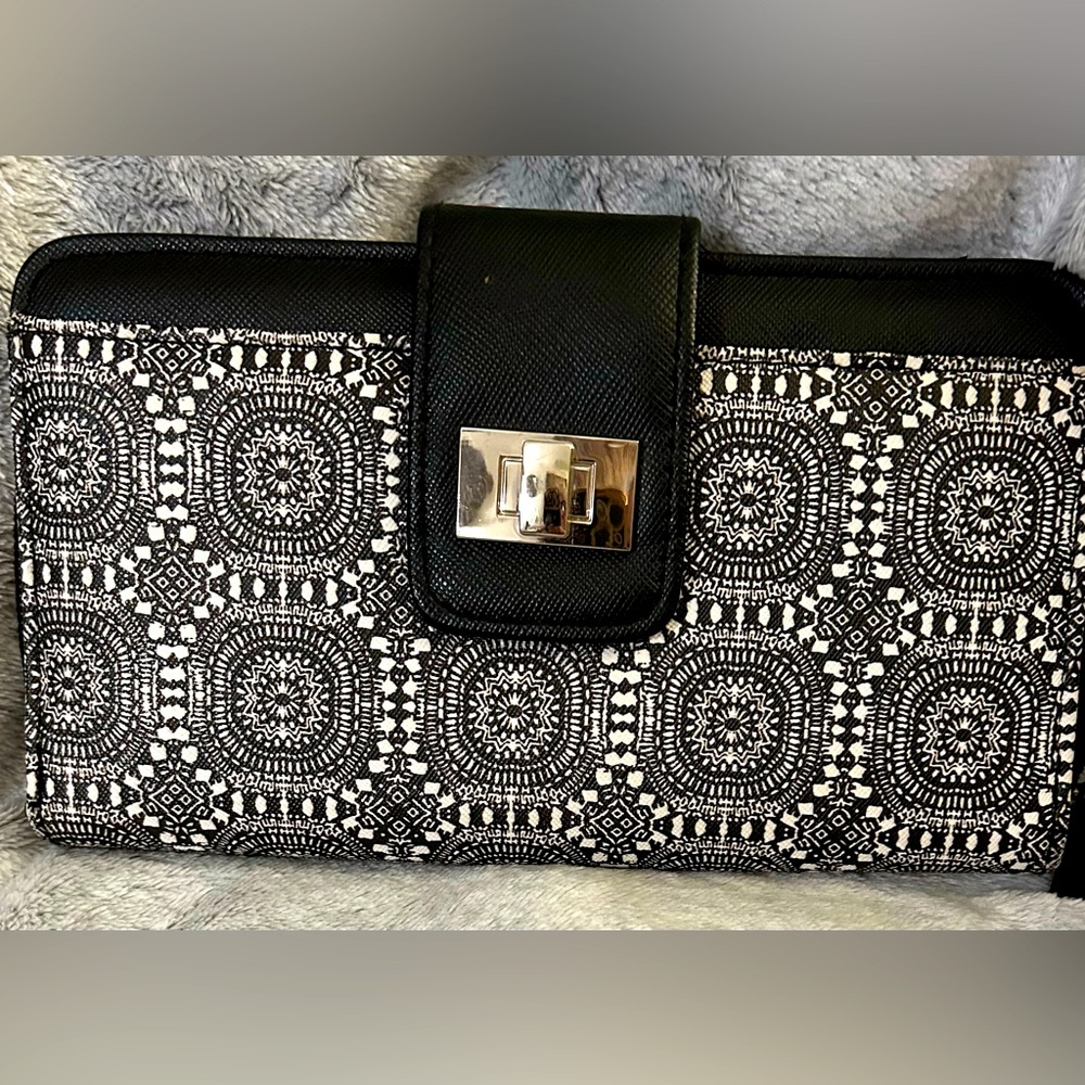 Time & Tru Black/White Patterned Wallet